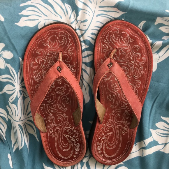 hawaiian flip flops olukai